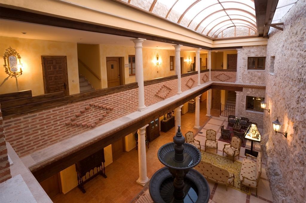 Residencia Real Del Castillo De Curiel Curiel de Duero Luaran gambar