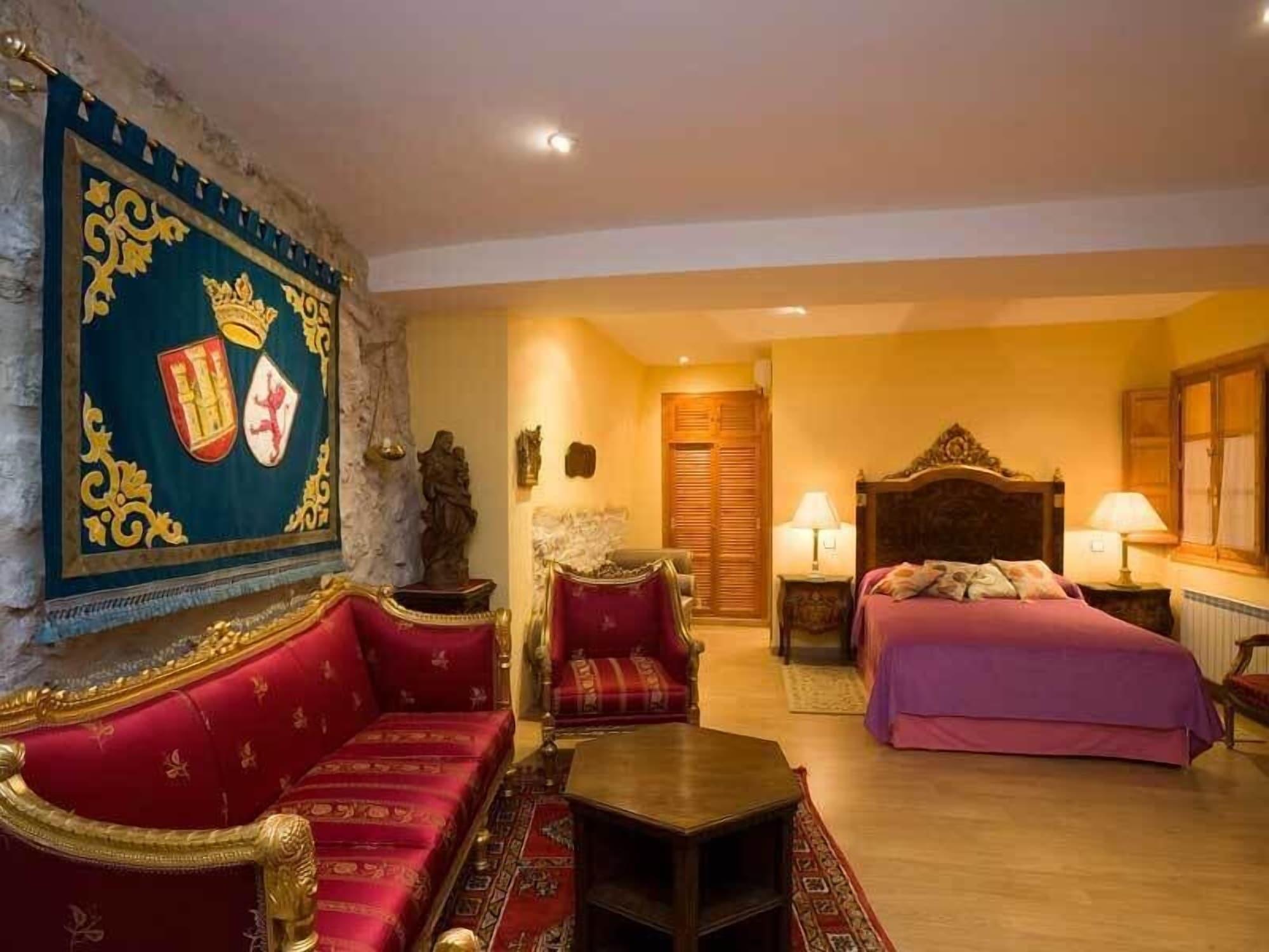 Residencia Real Del Castillo De Curiel Curiel de Duero Luaran gambar