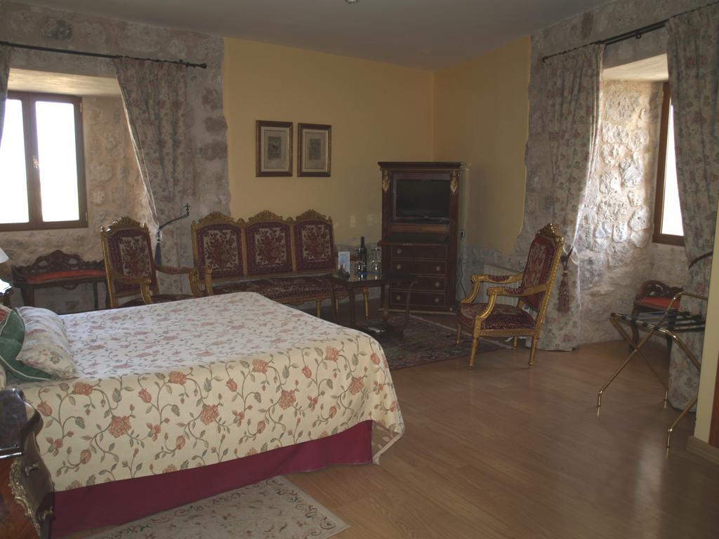 Residencia Real Del Castillo De Curiel Curiel de Duero Luaran gambar