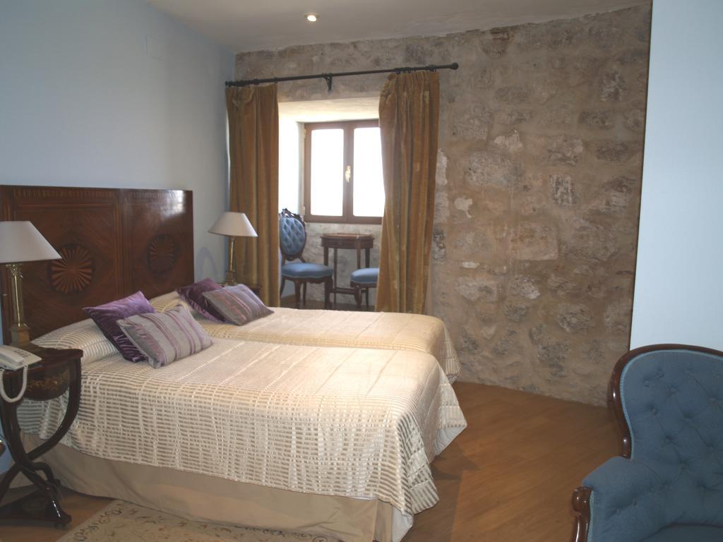 Residencia Real Del Castillo De Curiel Curiel de Duero Luaran gambar